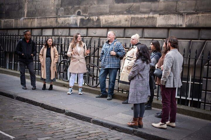 Edinburgh Old and New Towns Walking Tour with Johnnie Walker Whisky Tasting photo 4