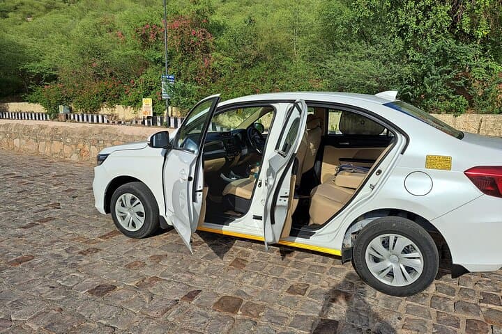 Private Transfer: New Delhi to Jaipur — Comfortable Door-to-Door Ride photo 4