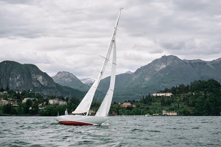 Private Classic Sailing Tour on Lake Como with Aperitif