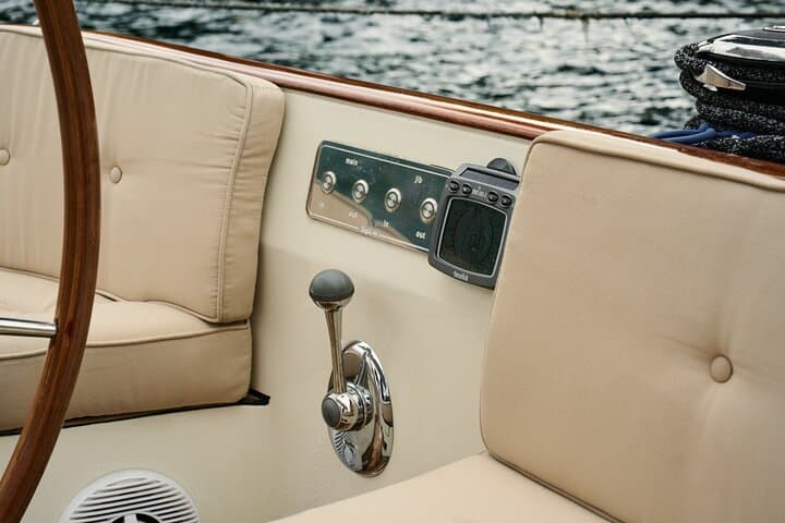 Private Classic Sailing Tour on Lake Como with Aperitif photo 6