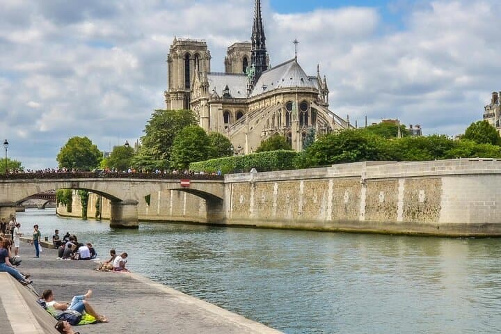 Paris Newbie's Adventure: Unlock the City of Lights from Notre-Dame to the Tuileries
