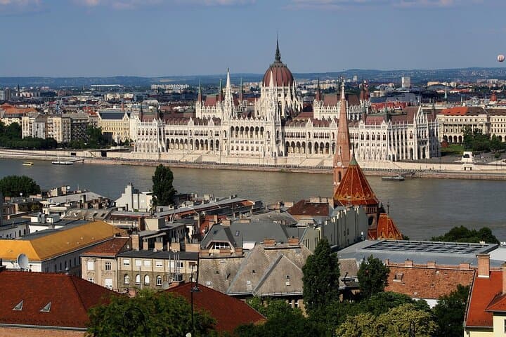 Budapest Half-Day City Tour: Buda Castle, Fisherman's Bastion & Gellért Citadel photo 3
