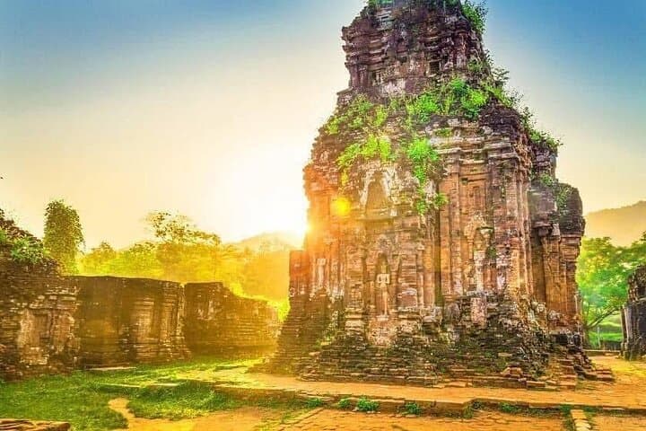 My Son Sanctuary & Hoi An Ancient Town Tour with Boat Ride and Lantern Release