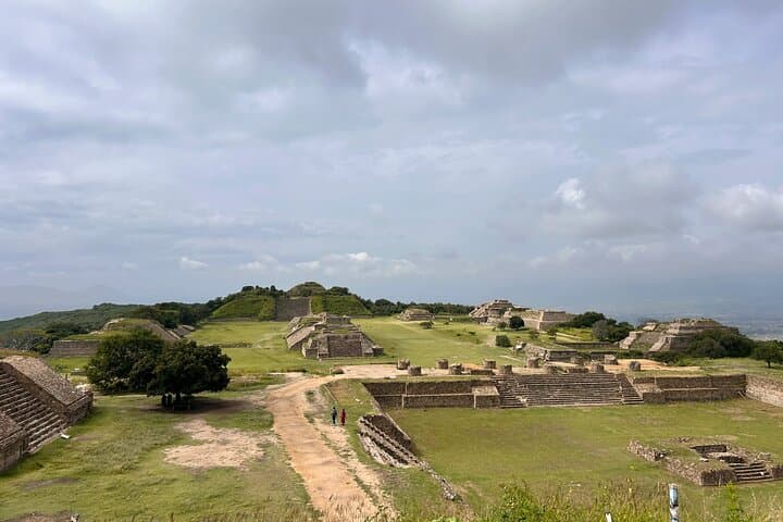 Monte Albán, Alebrijes & Black Pottery: Full-Day Cultural Tour from Oaxaca