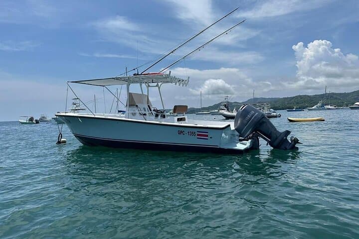 Tamarindo Fishing Charter: 4-Hour Ocean Trip with Snacks & Drinks photo 5
