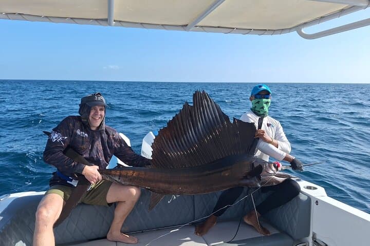 Private Sport Fishing to South Pearl Islands — 10-Hour 38ft Charter from Panama City photo 3