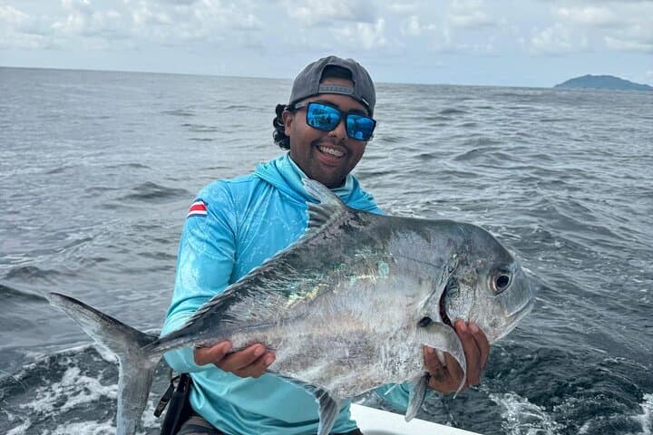 Tamarindo Fishing Charter: 4-Hour Ocean Trip with Snacks & Drinks