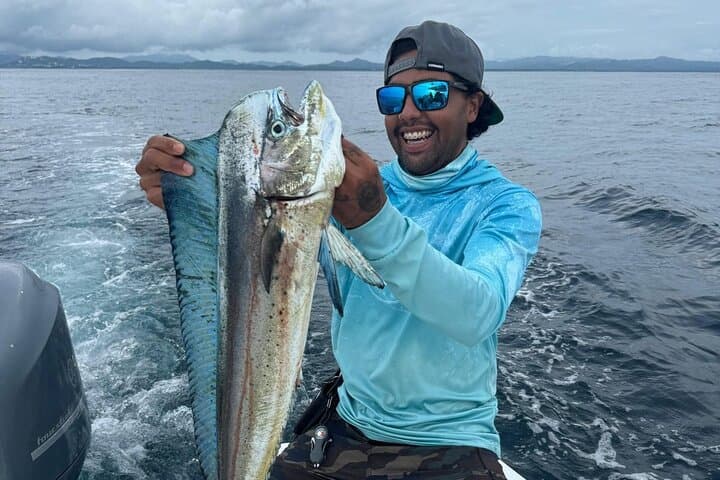 Tamarindo Fishing Charter: 4-Hour Ocean Trip with Snacks & Drinks photo 4