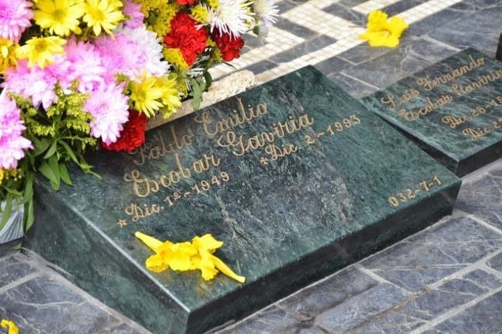 Medellín Pablo Escobar Tour: History, Sites & Responsible Reflection photo 3