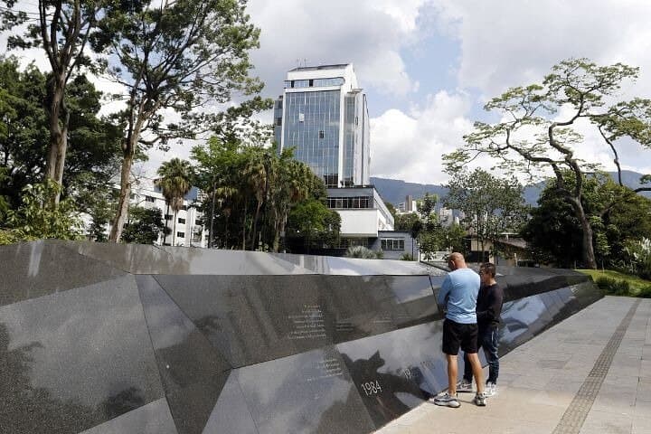 Medellín Pablo Escobar Tour: History, Sites & Responsible Reflection photo 6
