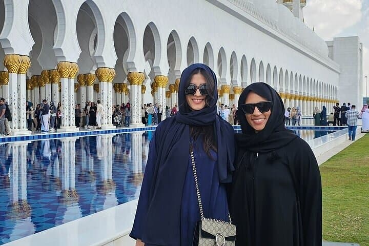 Abu Dhabi Private City Tour from Dubai – Sheikh Zayed Mosque, Corniche & Yas Island photo 6