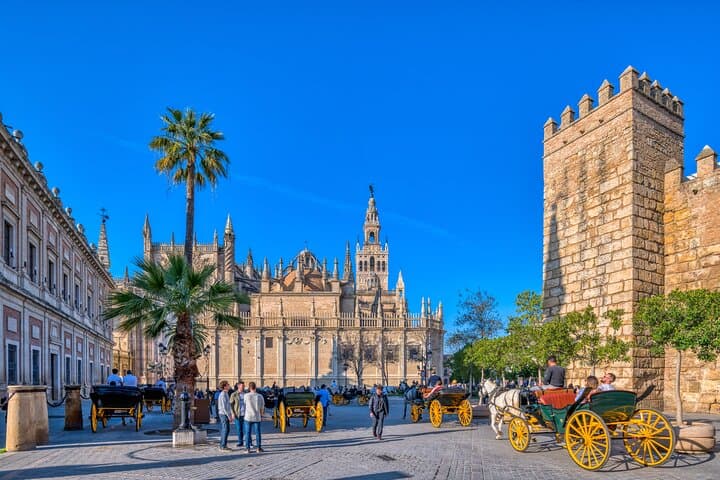 Seville Cathedral, Giralda & Royal Alcázar: Fast-Track Guided Walking Tour photo 3