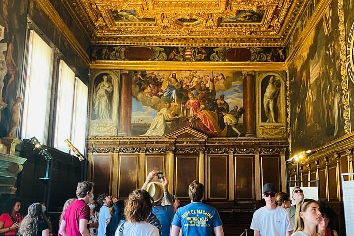 Venice Skip-the-Line Doge's Palace Guided City Walking Tour photo 2