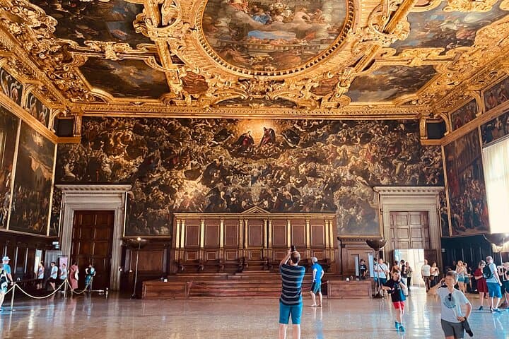 Venice Skip-the-Line Doge's Palace Guided City Walking Tour photo 4