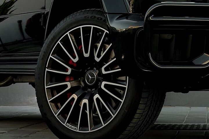 Dubai Luxury Car Rental: Hourly Supercar and SUV Hire photo 5