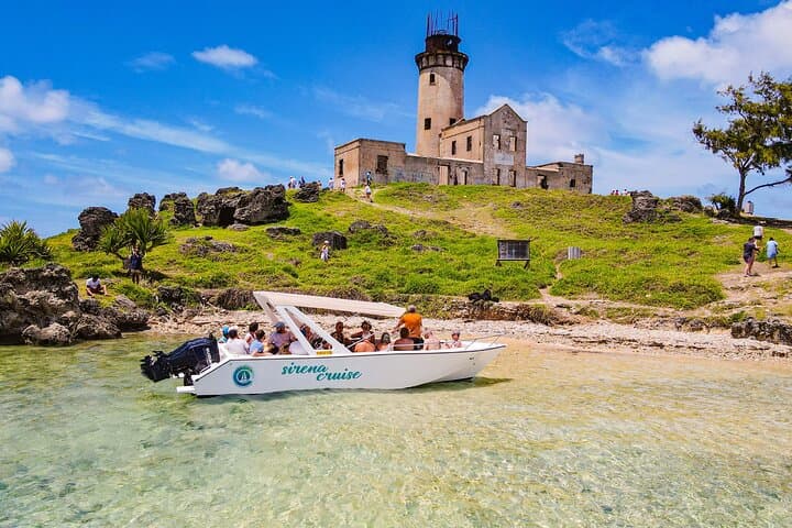Mauritius 5-Island Speedboat Trip with BBQ, Snorkeling & Dolphin Watching