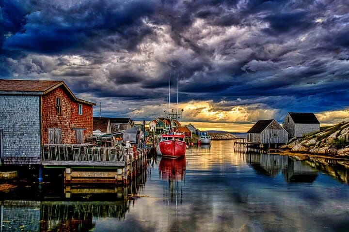 Peggy's Cove Private Tour from Halifax: Lighthouse Views, Coastal Walks & Lobster Rolls photo 4