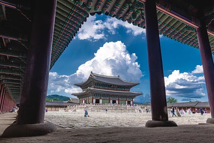 Seoul Royal Palace Tour: Explore Gyeongbokgung, Changdeokgung & Insadong photo 2