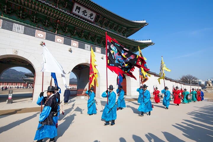Seoul Royal Palace Tour: Explore Gyeongbokgung, Changdeokgung & Insadong photo 4