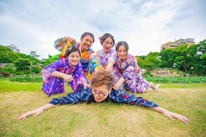 Stroll Kyoto in Kimono: Rent, Dress, and Capture Traditional Style photo 4