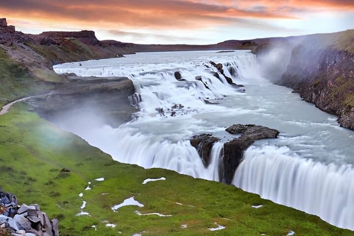 Golden Circle Tour Iceland: Thingvellir, Geysir, Gullfoss and Kerið in a Day photo 4