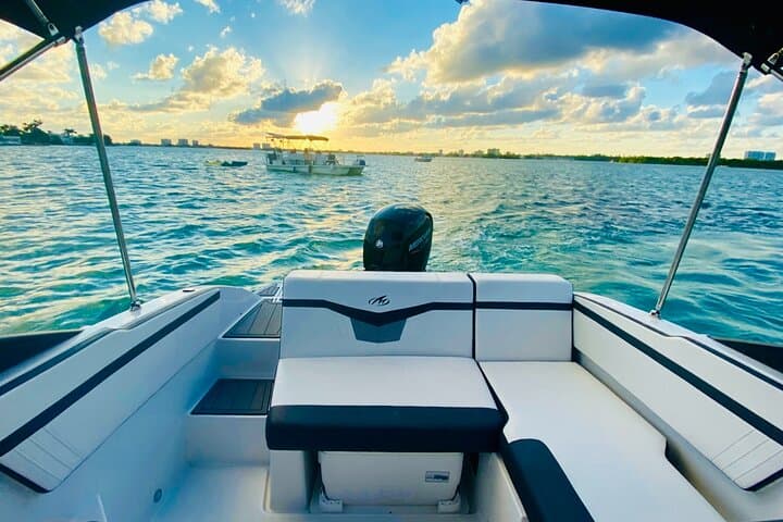 Miami Beach Boat Rental with Captain — 2-Hour Biscayne Bay Cruise & Sandbar Stop photo 4