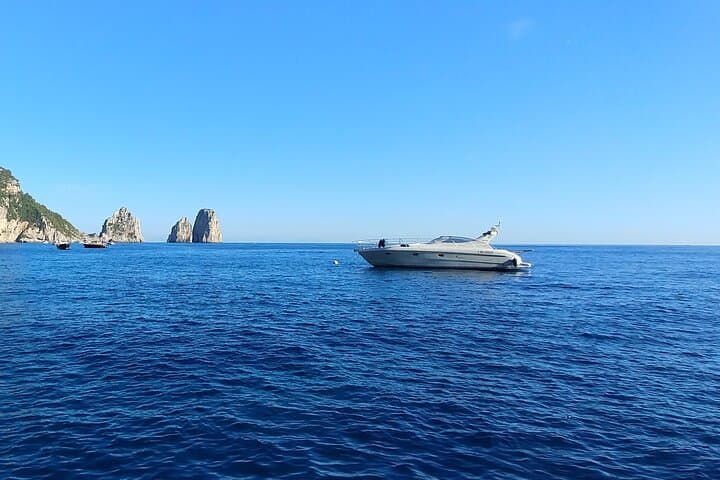 Private 8-Hour Yacht Cruise: Capri & Amalfi Coast from Positano or Amalfi