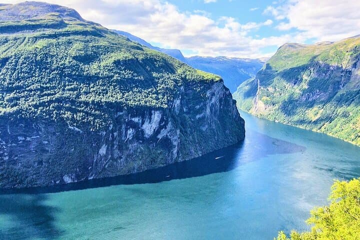 Oslo to Sognefjord: Full-Day Private Fjord Cruise & Flåm Railway