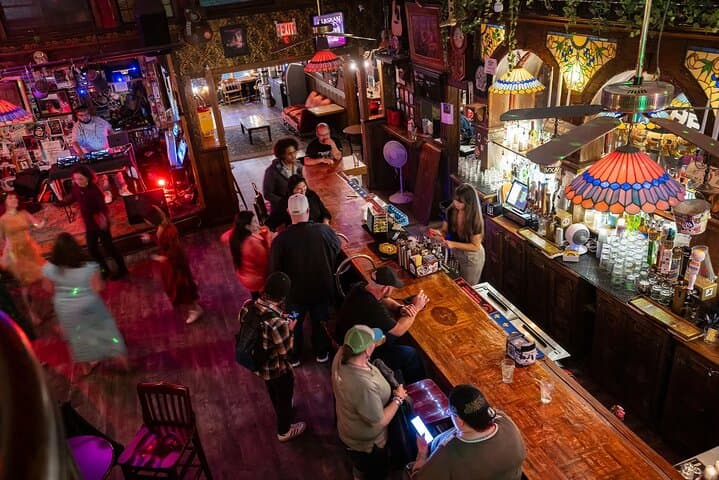 Juneau Walking Pub Crawl: Downtown Bars, Distillery & Historic Drinking Tour