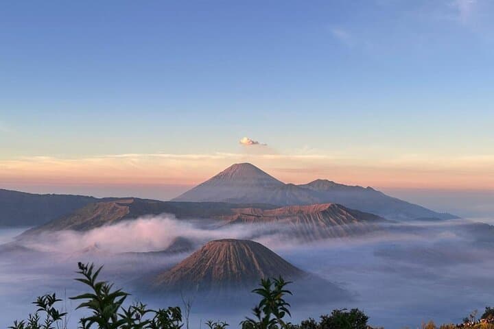 4-Day Yogyakarta to Bromo and Ijen: Borobudur Sunrise, Bromo Jeep Ride & Ijen Crater Hike