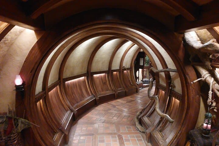 Hobbiton and Waitomo Caves Day Tour from Rotorua — Small-Group Experience photo 5