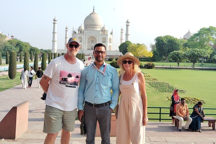Delhi to Taj Mahal, Agra Fort & Mathura: Same-Day Private Tour Guide