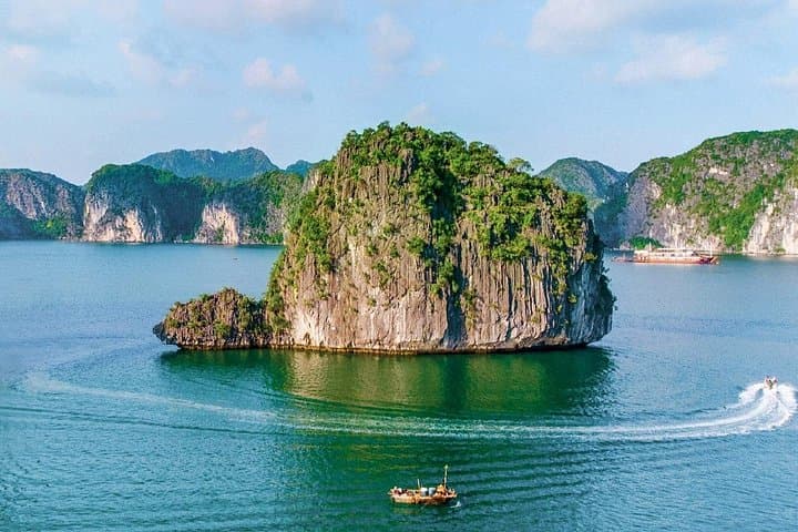 Lan Ha Bay Full-Day Luxury Cruise with Cai Beo & Viet Hai photo 2