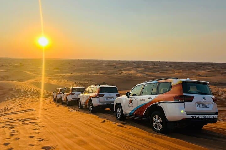 Dubai Desert Safari Evening: Dune Bashing, BBQ Dinner & Live Entertainment