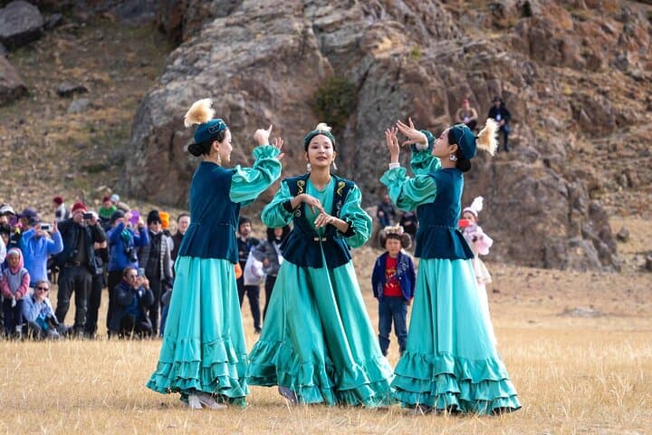 Golden Eagle Festival Bayan-Olgii Mongolia: Kazakh Eagle Hunters Tour photo 4