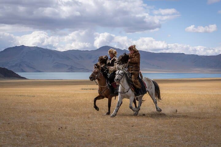 Golden Eagle Festival Bayan-Olgii Mongolia: Kazakh Eagle Hunters Tour photo 5