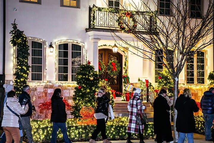 Dyker Heights Holiday Lights Bus Tour — Luxury Evening from Manhattan photo 3