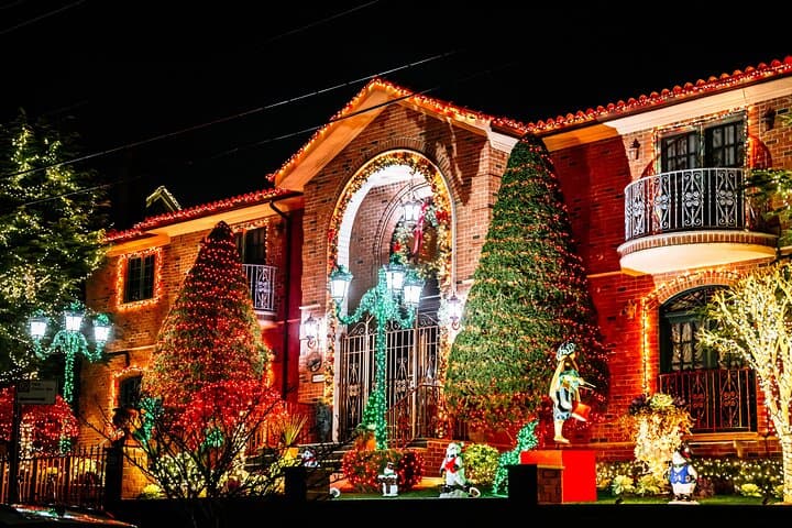 Dyker Heights Holiday Lights Bus Tour — Luxury Evening from Manhattan photo 4