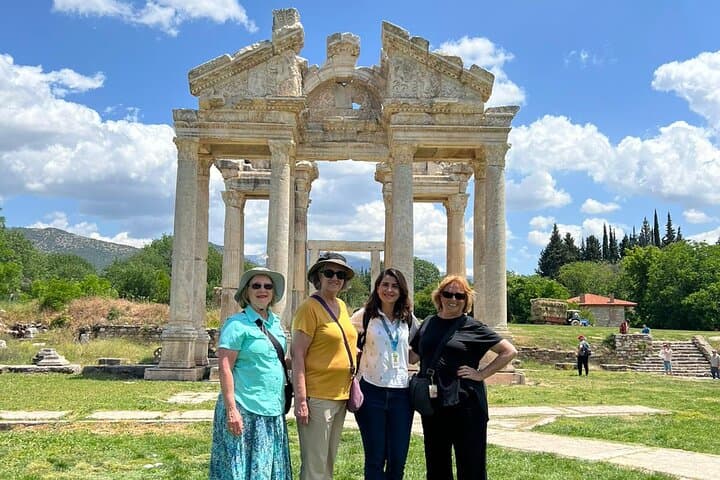 2-Day Ephesus, Aphrodisias & Pamukkale: Ancient Ruins and Travertine Pools