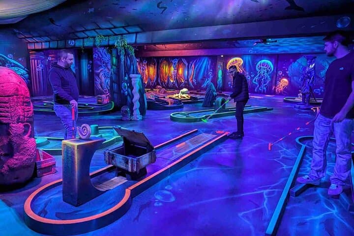 Glow Golf in Paris: Ocean 12 Fluorescent Mini-Golf at Bercy Village