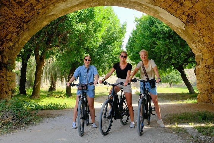 Rhodes E‑Bike Photo Stop Tour: Old Town, New Town & Acropolis in 2 Hours photo 1