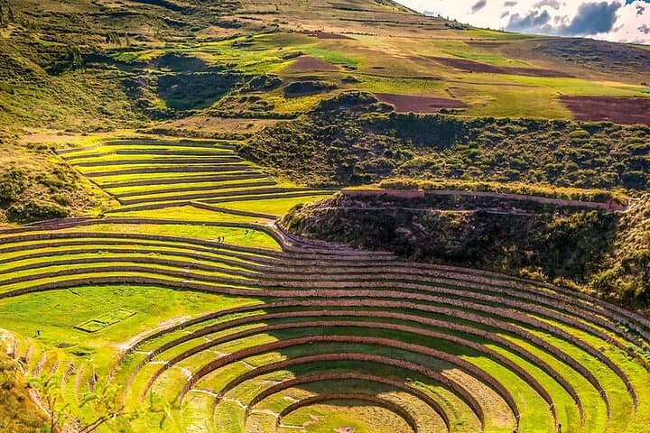 2-Day Private Sacred Valley & Machu Picchu Tour — Train, Terraces, and Inca Engineering photo 3