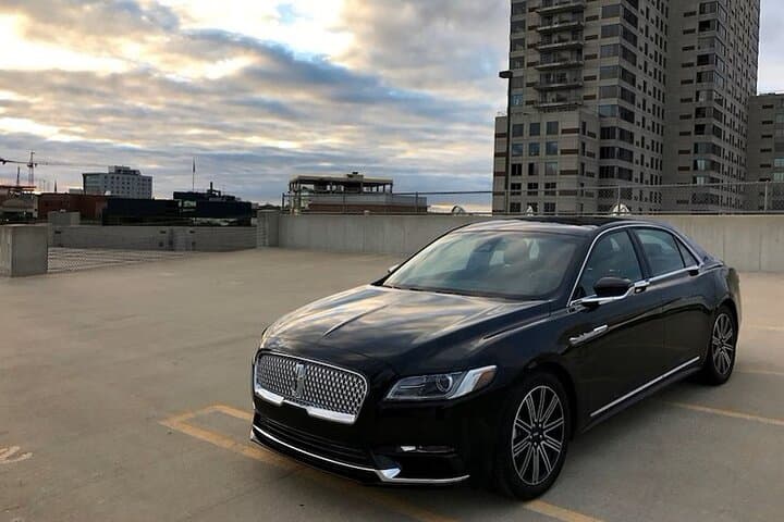 Luxury VIP NYC Airport Departure Transfer by Sedan or SUV to JFK LGA EWR