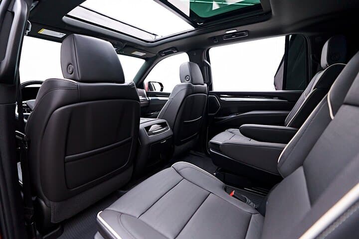 Luxury VIP NYC Airport Arrival Transfer: Sedan & SUV Service to Manhattan and Brooklyn photo 3