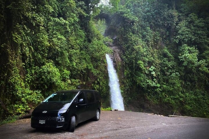 Arenal to San José Private Transfer: VIP Comfort Between Volcano and Valley