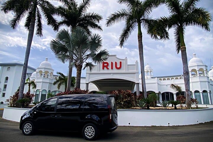 Private VIP Transfer from Arenal (La Fortuna) to RIU Guanacaste — Comfortable Shuttle