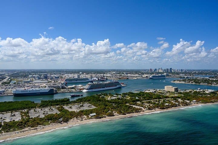 Helicopter Tour Over Fort Lauderdale Beaches and City Skyline photo 3
