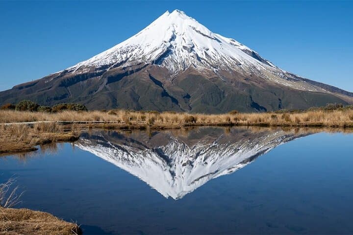 Three Sisters, Pouakai Tarns and Coastal Walk: 3-Day New Plymouth & Taranaki Tour from Hamilton