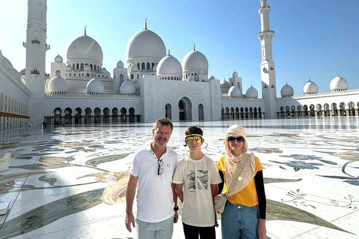 Abu Dhabi Layover Private City Tour: Sheikh Zayed Mosque, Corniche & Louvre photo 6