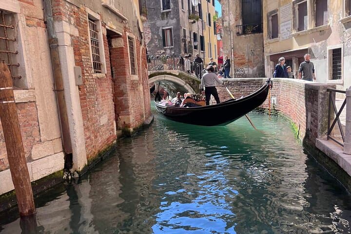 Private Boat Tour in Venice Canals & Lagoon — 90-Minute Small-Group Cruise photo 2